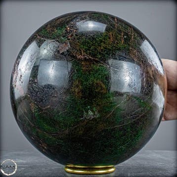 Exclusieve bol van groene tourmalijn met een diepgroene