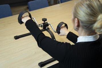 Stoelfiets voor ouderen - Bureaufiets - Bewegingstrainer - Z, Verzenden, Zo goed als nieuw