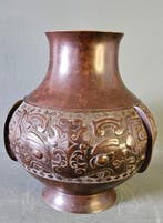 Antieke Chinese Bronzen Hu Vaas in Archaïstische Stijl -