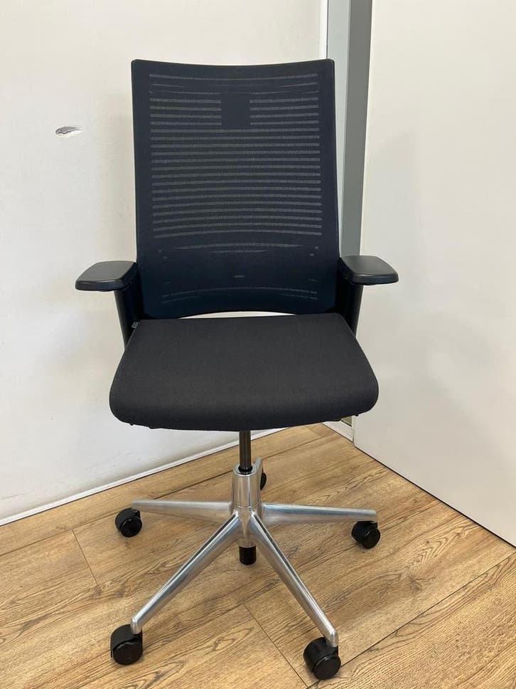 25x Refurbished Ahrend 2020 Bureaustoel met Nieuwe Stof, Huis en Inrichting, Bureaustoelen, Bureaustoel, Zwart, Zo goed als nieuw