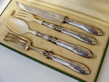 Bazin&Cie - Saladebestek - Carven en serveren - Parijs 1900