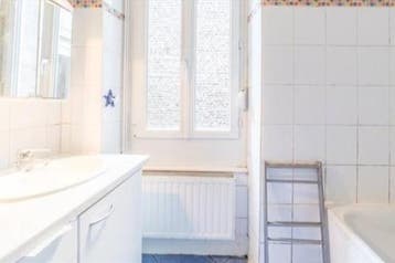 Te Huur Studio Van Zeggelenlaan In Den Haag, 35 tot 50 m², Den Haag