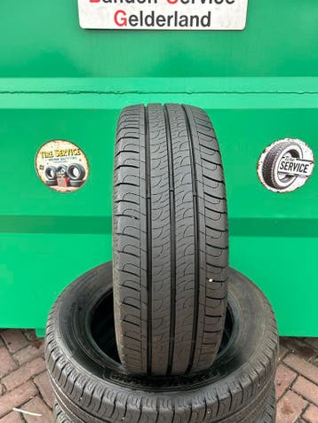 Demo busbanden 215 60 17 GoodYear zo goed als nieuw, Auto-onderdelen, Ophalen, 17 inch, Band(en), Zomerbanden