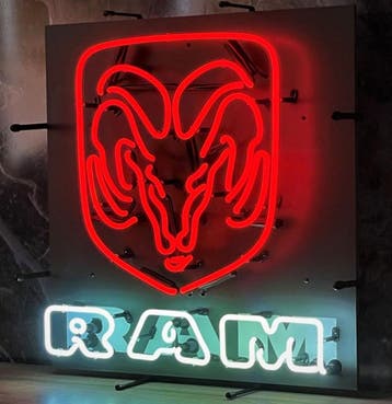 Dodge Ram Logo Neon Verlichting 60 x 60 cm - Rood, Wit, Gebruikt