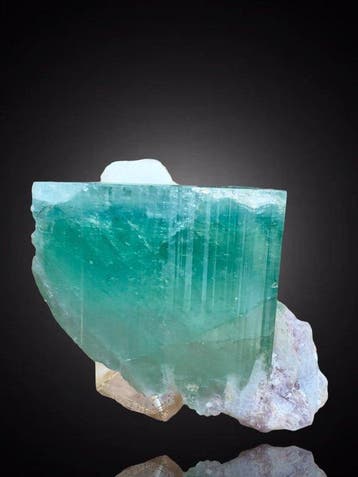 Indrukwekkende blauwe toermalijn op matrix, belangrijke, Verzamelen