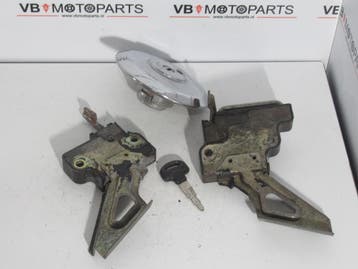 Honda VF 400 Tankdop en zadel sluiting, Motoren, Onderdelen | Honda, Ophalen of Verzenden, Nieuw