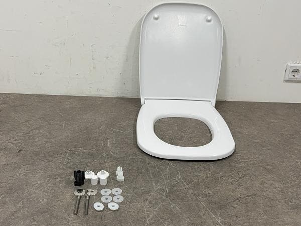 Veiling - Duravit toiletbril met softclose D-Code wit, Doe-het-zelf en Verbouw, Sanitair, Gebruikt