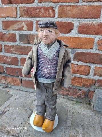 Collectie van memorabilia - Folklorekunstpop