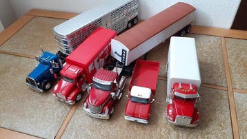 New Ray 1:43 - Model vrachtwagen (5) - Trucks, Nieuw