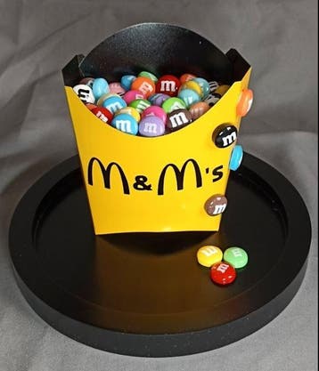 XTC Artist - Mc M&Ms jaune sous cloche