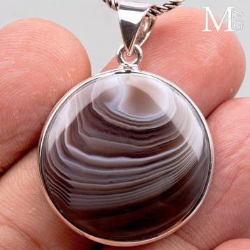 Sterlingzilverhanger met bandagaat cabochon - Botswana Agate