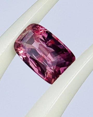 1 pcs Roze, Paars Saffier - 1.10 ct - Antwerp Laboratory for, Nieuw