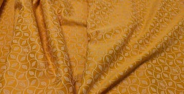 Vibrazioni di colore – jacquard floreale dal carattere