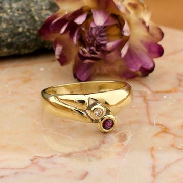 Gouden ring met robijn en diamant; 0,02 ct., Gebruikt, Ophalen of Verzenden, Kleiner dan 17, Met edelsteen