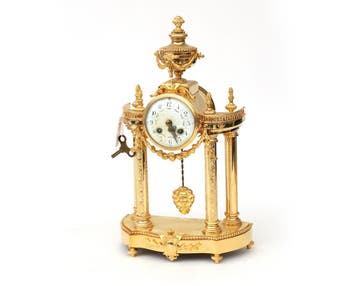 Een vergulde kolompendule, Frankrijk, ca. 1900