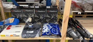 Partij fietsaccessoires w.o. kleding, W.o. Nalini, Agu, Nieuw