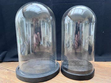 Stolp - glas, hout - 1990-2000 - Set van twee glazen stolpen