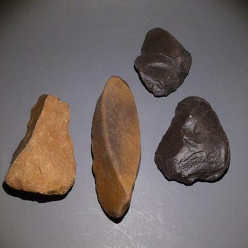 Neolithisch Grote vuurstenen. 12 cm lang. Mes - 5000 v.Chr.