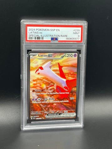 Pokémon - 1 Graded card - Latias #239 Surging Sparks, Hobby en Vrije tijd, Verzamelkaartspellen | Pokémon, Nieuw