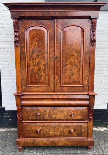 Grote keuze antieke en brocante kasten in Alphen ad Rijn