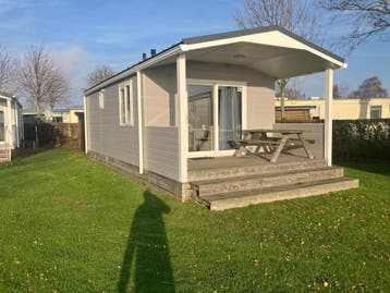 Partij 4 Maat chalets. Direct leverbaar €24.500 ex btw p.s.