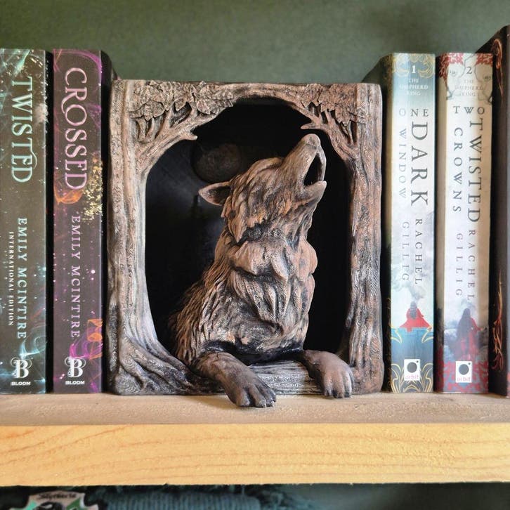 Howling Wolf Book Nook – Fantasy Woodland Bookshelf Insert |, Verzamelen, Beelden en Beeldjes, Nieuw, Verzenden