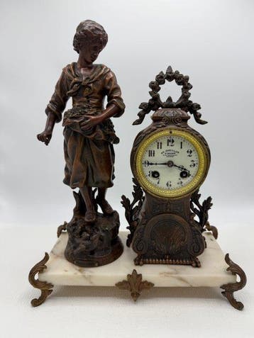 Pendule met statue - - Zamak - 1900-1910 - Chemin de la