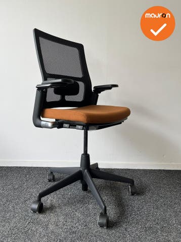 Ahrend 2020 bureaustoel - nieuwe lichtoranje stoffering - In, Werkplek, Ophalen of Verzenden, Gebruikt, Stoel
