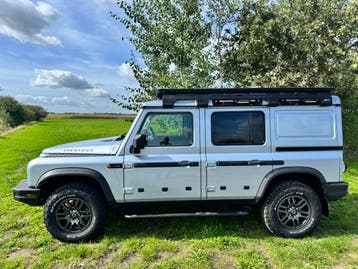 Ineos Grenadier 4x4 Zeer compleet en NIEUWSTAAT, Auto's, Zwart, Adaptive Cruise Control, Zilver of Grijs, BTW verrekenbaar