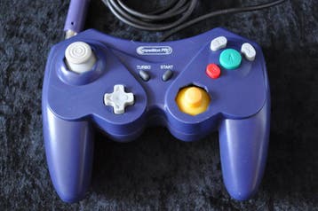 GameCube Controller Cometition Pro Purple, Spelcomputers en Games, Games | Nintendo GameCube, Verzenden, Nieuw