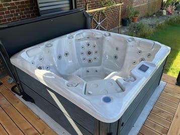 Vogue Angora Jacuzzi | 201x201 | 5p | Showroom, Tuin en Terras, Verzenden, Nieuw, Pomp, Vast