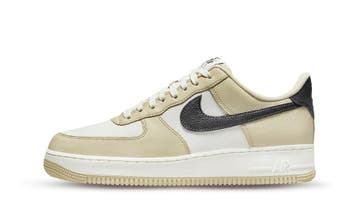 Nike Air Force 1 07 LX Low Team Gold, Nieuw