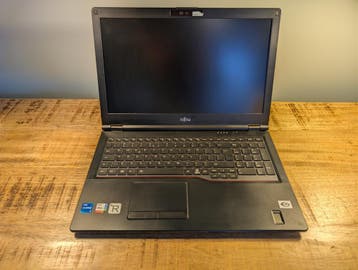 Nette snelle Fujitsu LifeBook E5511 Windows 11 laptop, Computers en Software, Windows Laptops, 256GB NVME SSD, 2 tot 3 Ghz, Refurbished