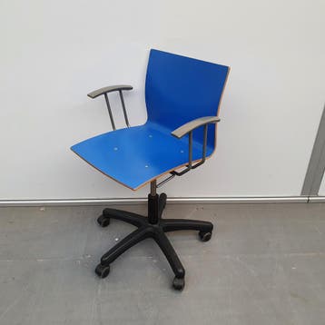 Eromes houten bureaustoel/ schoolstoel - rood en blauw (alle, Ophalen of Verzenden, Nieuw