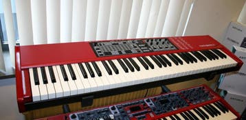 Nord Electro 3 – 73 in prima staat met garantie, Ophalen of Verzenden, Zo goed als nieuw