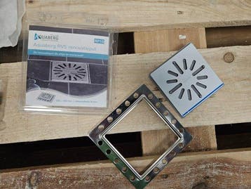 Aquaberg Renovatieput met RVS rooster 10x10cm inbouwhoogte, Ophalen of Verzenden, Nieuw, Rvs, Bad