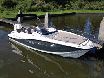 Quicksilver 675 Sundeck - 300 pk Mercury | 90 km/u | 360 hr, Watersport en Boten, Gebruikt, Quicksilver, 70 pk of meer, Viertaktmotor