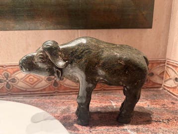 Beeld, Verdite sculpture buffalo - 20 cm - Bergkristal -