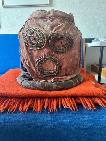 helm masker - Vintage Afrikaans houten en textiel helmmasker