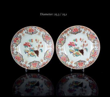 Een paar Chinese famille rose vergulde Flowers schotels,, Antiek en Kunst