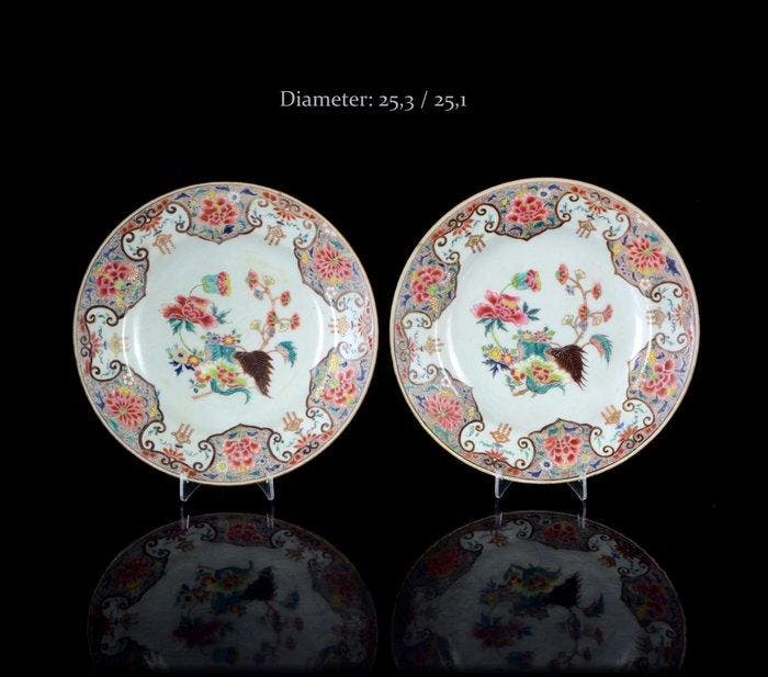 Een paar Chinese famille rose vergulde Flowers schotels,, Antiek en Kunst, Antiek | Overige Antiek