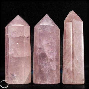 Rozenkwarts-obelisken – elegante kristalpunten van