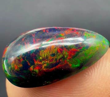 Prachtige Ethiopische opaal 6,15 karaat Cabochon - Hoogte: