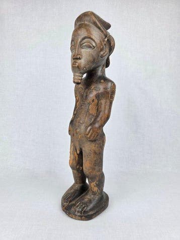 Mannelijke Baoulé-figuur Blolo Bian uit hout gesneden –