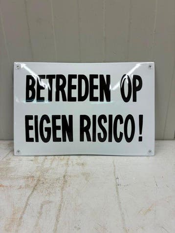 Betreden Op Eigen Risico – Zwaar Emaille Waarschuwingsbord -