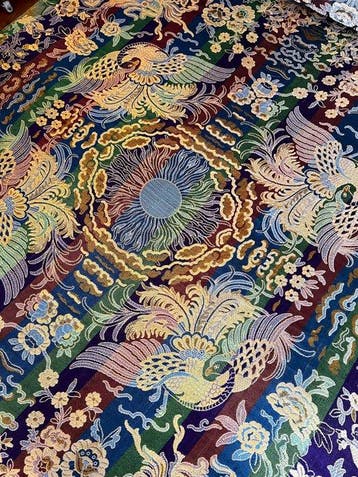 Oude zijden bedsprei, mythologische draken, geluksvogels,