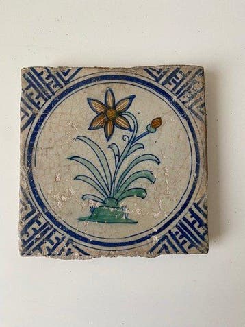 Tegel - Narcis - Delft - 1600-1650 - Antieke polychrome, Antiek en Kunst