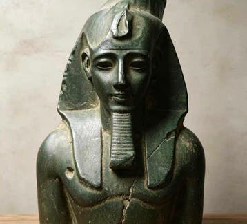 Koudgegoten keramisch Oud-Egyptisch Farao-standbeeld Beeld -