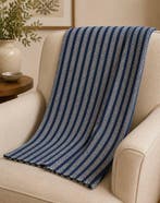 Prachtig blauwe indigo jacquardfluweel op een ivoorkleurige, Antiek en Kunst