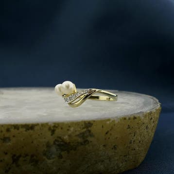 8 karaat ring met parel en diamant; 0,07 ct., Sieraden, Tassen en Uiterlijk, Ringen, 18 tot 19, Gebruikt, Geel, Ophalen of Verzenden
